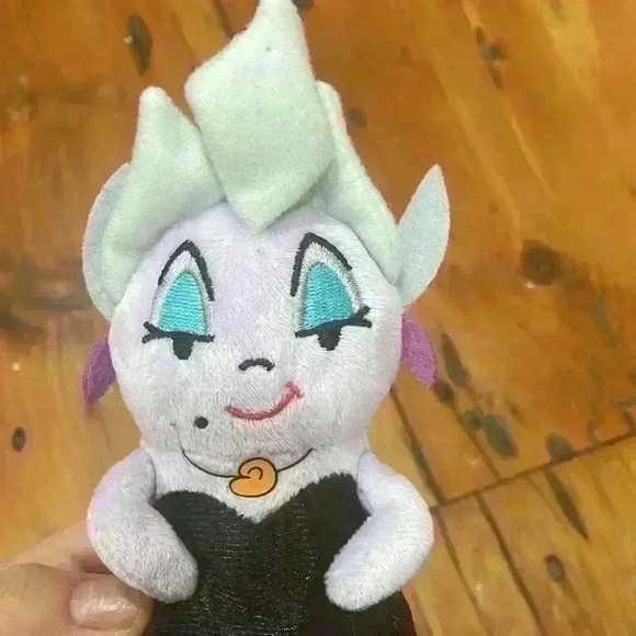 Walt Disney Princess Little Mermaid URSULA VILLIAN 6" Plush Stuffed Animal - Picture 6 of 7